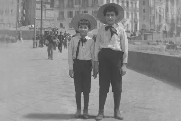 Photo_ Restoration _Services _Clip_touch